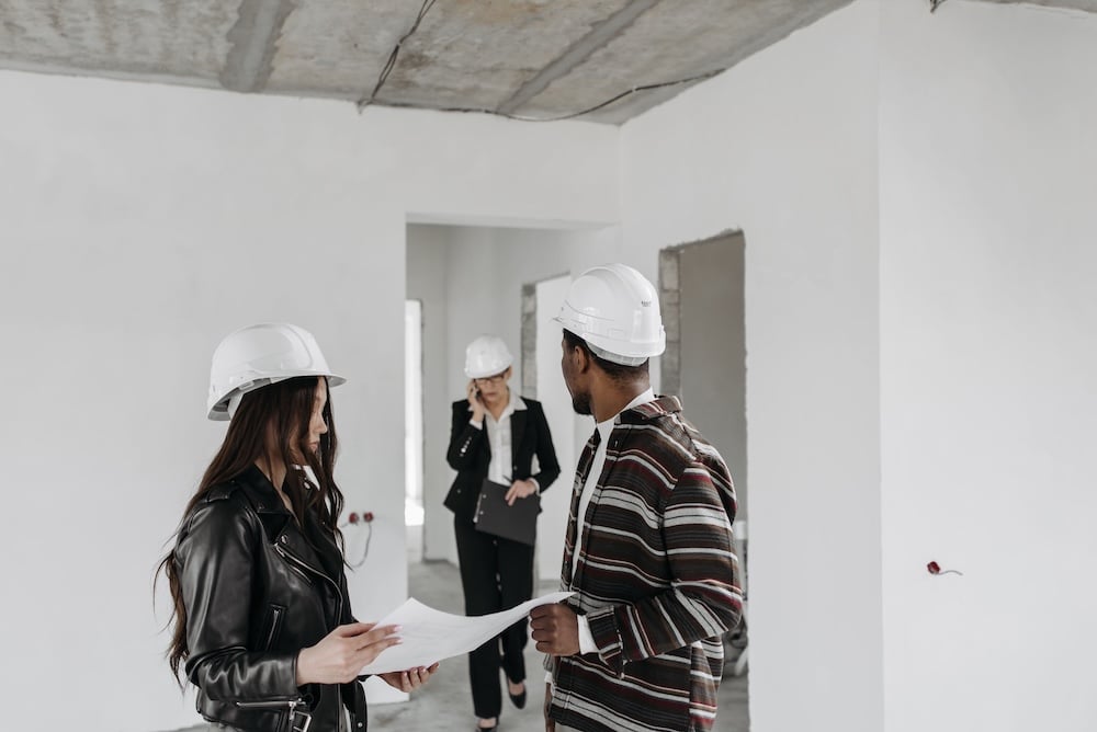 contractors speaking about plans